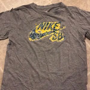 Gray boys Nike SB T-shirt